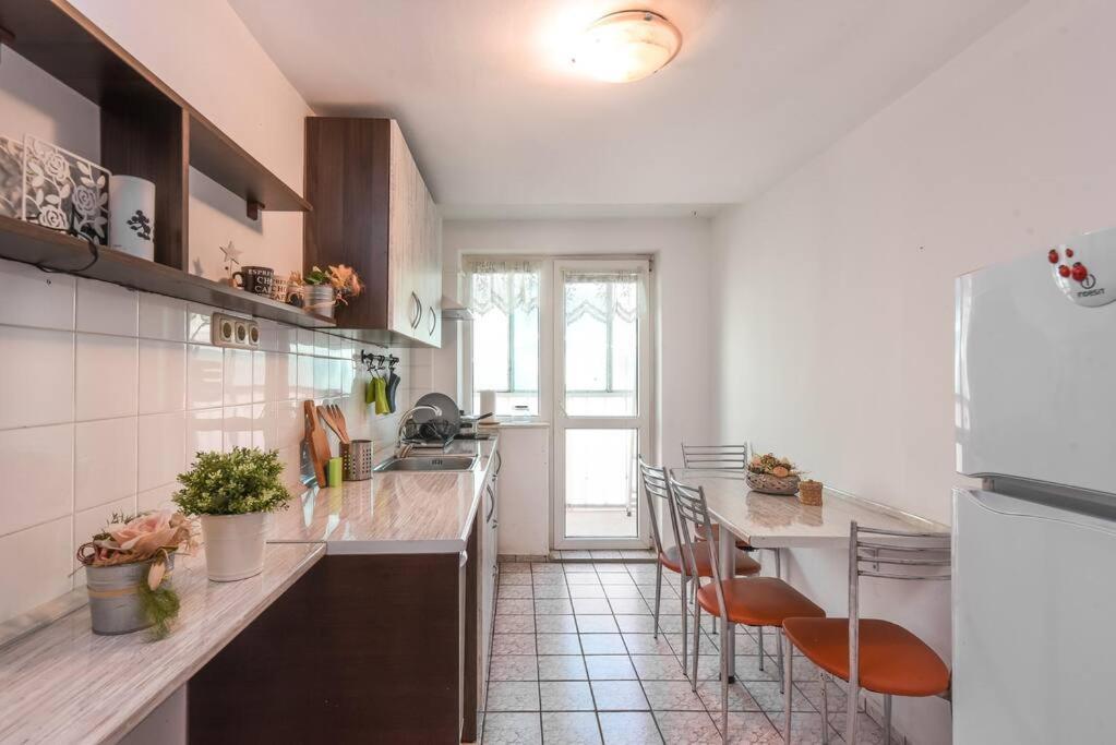 Spacious And Cozy 3 Bedroom Apartment In Downtown София Экстерьер фото