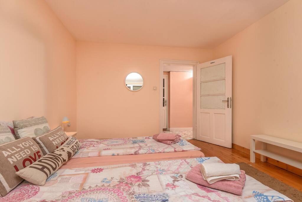 Spacious And Cozy 3 Bedroom Apartment In Downtown София Экстерьер фото